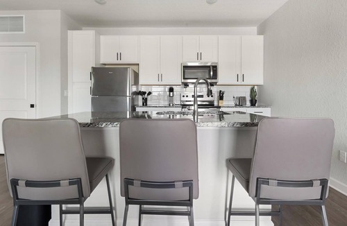 Port Malabar Apartment | Landing | Chic 1BD, Gym, Pool