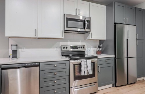 Ithaca Apartment | Landing | Chic 1BD, Gym