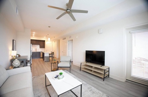 Palmetto Apartment | Landing | Chic 1BD, Gym, Yoga Studio