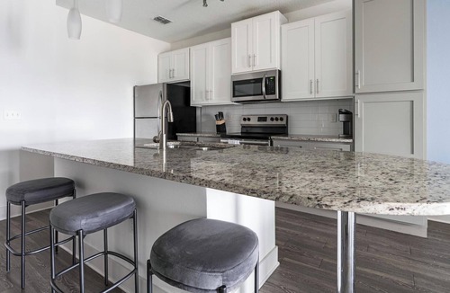 Venice Apartment | Landing | Chic 1BD, Pool, Clubhouse
