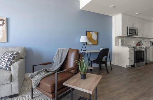 East Naples Apartment | Landing | Chic 1BD, Pool