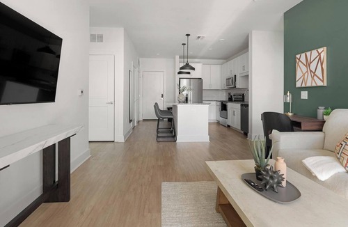 Laurel Apartment | Landing | Chic 2BD, Gym, Clubhouse