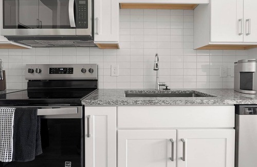 Laurel Apartment | Landing | Chic 2BD, Gym, Clubhouse