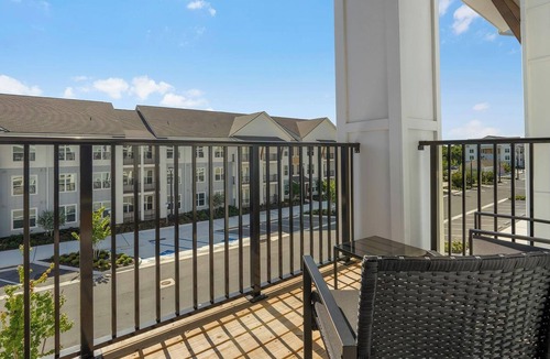 Laurel Apartment | Landing | Chic 2BD, Gym, Clubhouse