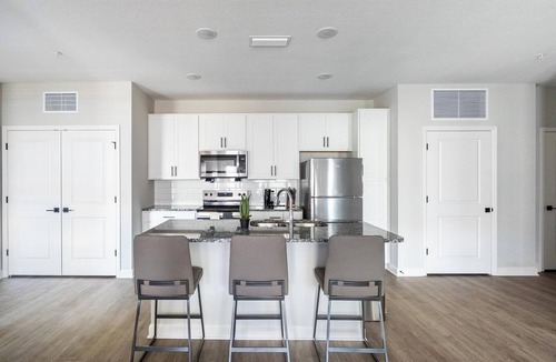 Port Malabar Apartment | Landing | Chic 2BD, Gym, Pool