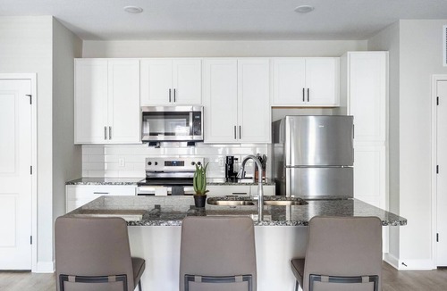 Port Malabar Apartment | Landing | Chic 2BD, Gym, Pool