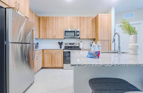 Interchange Square Apartment | Landing | Chic 2BD, Gym, Pool