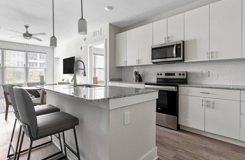 The Forum Apartment | Landing | Chic 2BD, Gym