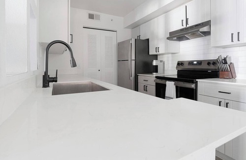 Fruitville Apartment | Landing | Chic 2BD, Gym, Clubhouse