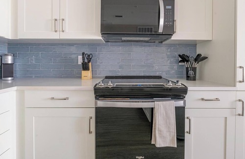 Bonita Shores Apartment | Landing | Chic 2BD, Yoga Studio, Gym