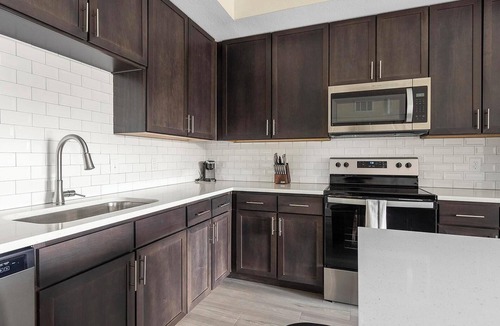 Palmetto Apartment | Landing | Chic 2BD, Yoga Studio, Gym