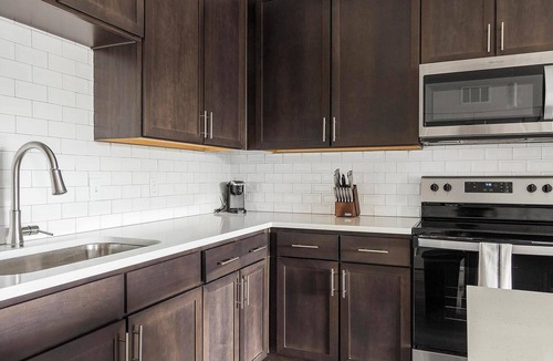 Palmetto Apartment | Landing | Chic 2BD, Yoga Studio, Gym