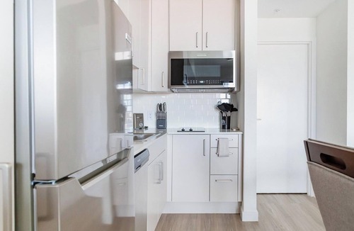 Golden Gate Apartment | Landing | Chic Studio, Yoga Studio, Courtyard
