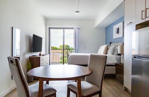 Golden Gate Apartment | Landing | Chic Studio, Yoga Studio, Courtyard