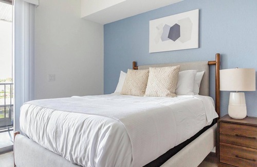 Golden Gate Apartment | Landing | Chic Studio, Yoga Studio, Courtyard