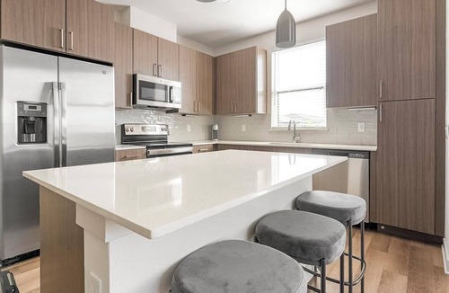 Biggar Apartment | Landing | Incredible 2BD, Gym, Clubhouse
