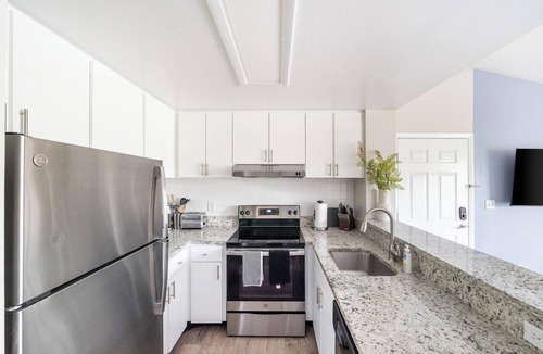 Interchange Square Apartment | Landing | Incredible 1BD, Tennis Court, Gym