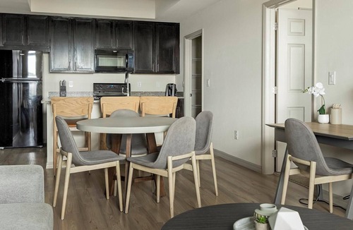 Eastwood Village Apartment | Landing | Incredible 2BD, Tennis Court