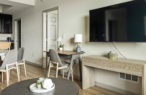 Eastwood Village Apartment | Landing | Incredible 2BD, Tennis Court