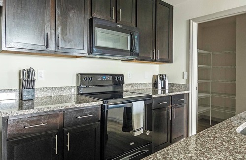 Eastwood Village Apartment | Landing | Incredible 2BD, Tennis Court