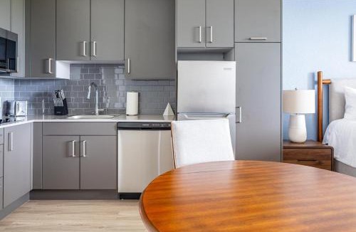 Golden Gate Apartment | Landing Incredible Studio Clubhouse Gym