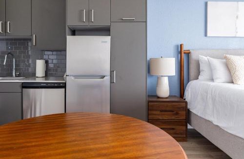 Golden Gate Apartment | Landing Incredible Studio Clubhouse Gym