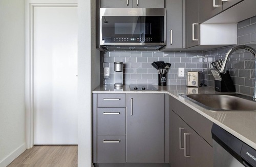 Golden Gate Apartment | Landing | Incredible Studio, Gym, Clubhouse