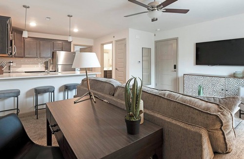 Lyman Apartment | Landing | Modern 1BD, Gym, Clubhouse