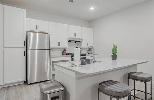 Fort Myers Apartment | Landing | Modern 1BD, Pool