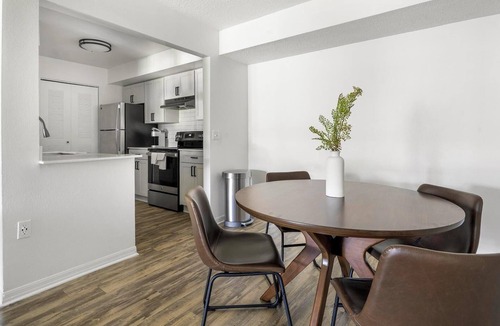Fruitville Apartment | Landing | Modern 2BD, Gym, Clubhouse