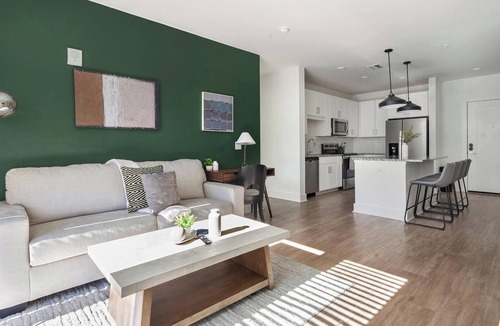 Laurel Apartment | Landing | Modern 2BD, Gym, Clubhouse