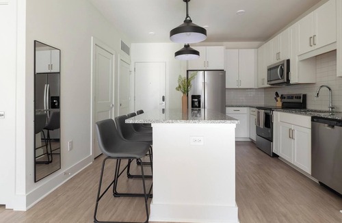 Laurel Apartment | Landing | Modern 2BD, Gym, Clubhouse