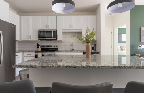 Laurel Apartment | Landing | Modern 2BD, Gym, Clubhouse