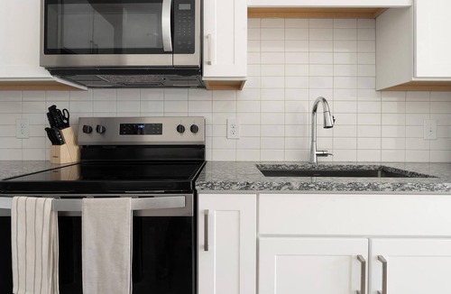 Laurel Apartment | Landing | Modern 2BD, Gym, Clubhouse