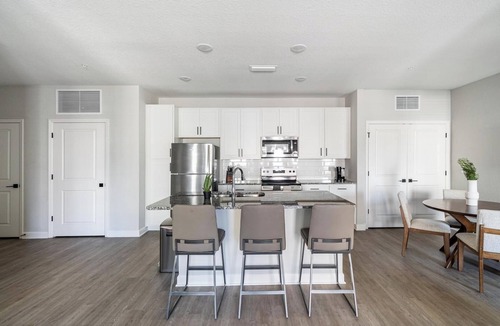Port Malabar Apartment | Landing | Modern 2BD, Gym, Pool