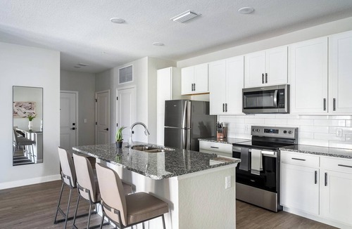 Port Malabar Apartment | Landing | Modern 2BD, Gym, Pool