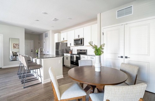 Port Malabar Apartment | Landing | Modern 2BD, Gym, Pool
