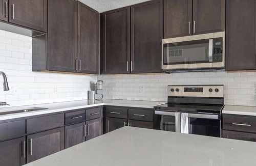 Palmetto Apartment | Landing | Modern 2BD, Yoga Studio, Pool