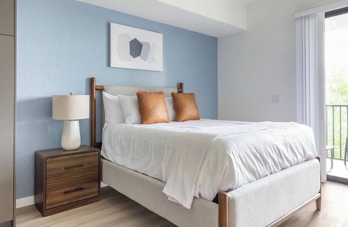 Golden Gate Apartment | Landing | Modern Studio, Courtyard, Yoga Studio