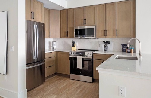 Northern Liberties Apartment | Landing | Spectacular 1BD, Pool