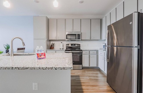 Interchange Square Apartment | Landing | Spectacular 1BD, Pool, Gym