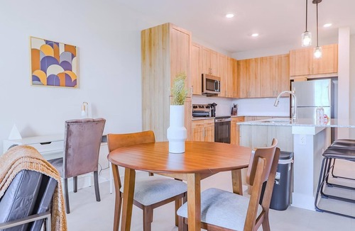 Interchange Square Apartment | Landing | Spectacular 1BD, Gym, Pool