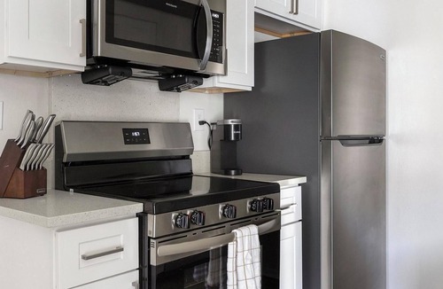 Dunedin Apartment | Landing | Spectacular 1BD, Gym
