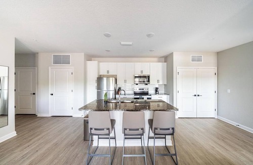 Port Malabar Apartment | Landing | Spectacular 2BD, Pool, Gym