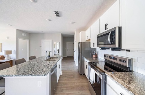 Port Malabar Apartment | Landing | Spectacular 2BD, Pool, Gym