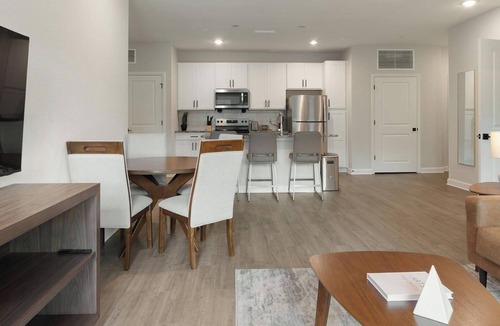 Port Malabar Apartment | Landing | Spectacular 2BD, Gym, Pool