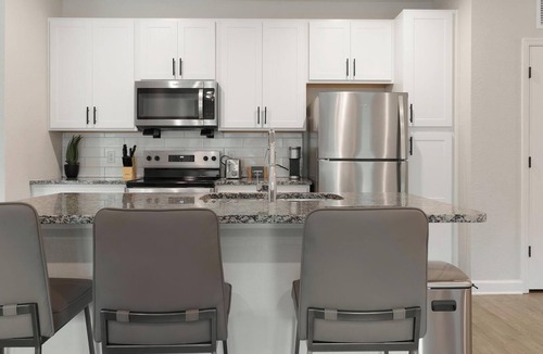 Port Malabar Apartment | Landing | Spectacular 2BD, Gym, Pool