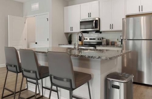 Port Malabar Apartment | Landing | Spectacular 2BD, Gym, Pool