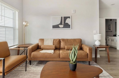 Port Malabar Apartment | Landing | Spectacular 2BD, Pool, Gym