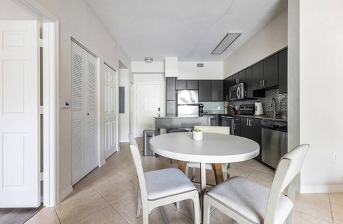 Miramar Apartment | Landing | Spectacular 2BD, Clubhouse, Gym
